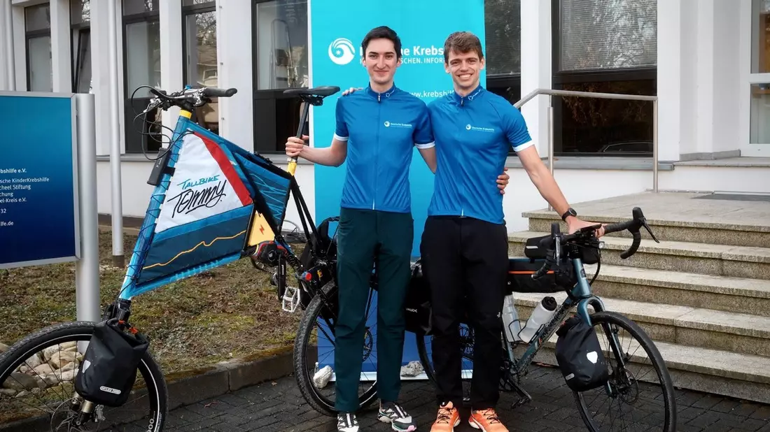 Mit dem Tallbike von München nach Peking / 13.000 Kilometer zugunsten der Deutschen Krebshilfe - Bild: presseportal.de