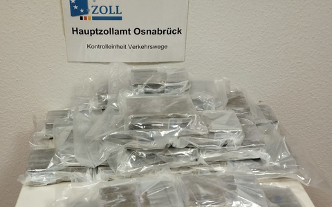 HZA-OS: Osnabrücker Zoll stellt mehr als 25 Kilogramm Haschisch sicher; Straßenverkaufswert von rund 235.000 Euro - Foto: presseportal.de HZA-OS: Osnabrücker Zoll stellt mehr als 25 Kilogramm Haschisch sicher; Straßenverkaufswert von rund 235.000 Euro - Foto: presseportal.de