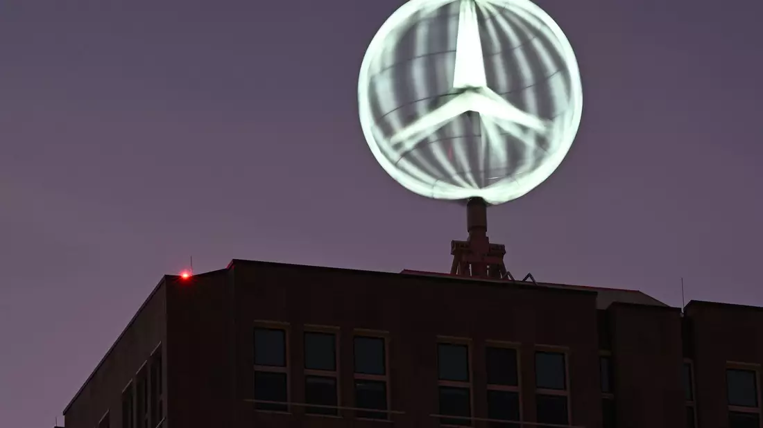 Der Mercedes-Gewinn ist im ersten Quartal weiter abgesackt. (Archivbild) - Bild: Bernd Weißbrod/dpa