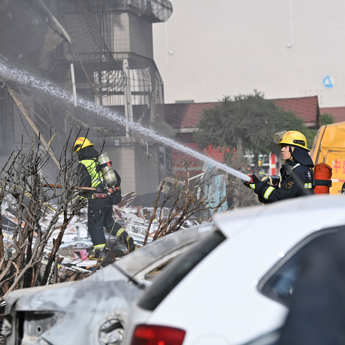 Zwei Menschen galten nach dem Brand in Taiyuan noch als Vermisst.  - Foto: Yang Chenguang/XinHua/dpa