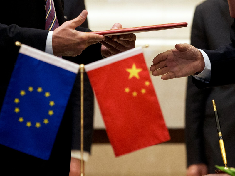 Annäherung nach Jahren des Streits? China hebt nach Angaben des Europäischen Parlaments Sanktionen auf. (Symbolbild) - Foto: Andy Wong/AP/dpa