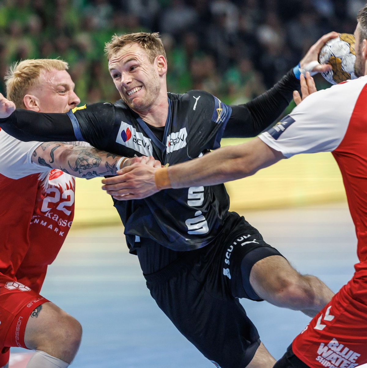 Welthandballer Mathias Gidsel war auch im Rückspiel in Aalborg bester Berliner Werfer - Foto: Andreas Gora/dpa