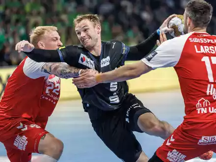 Welthandballer Mathias Gidsel war auch im Rückspiel in Aalborg bester Berliner Werfer - Foto: Andreas Gora/dpa