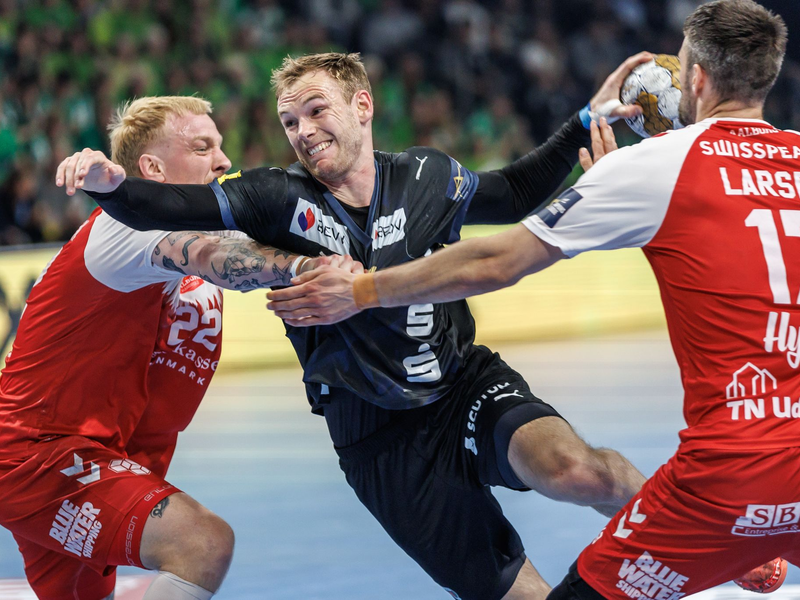 Welthandballer Mathias Gidsel war auch im Rückspiel in Aalborg bester Berliner Werfer - Foto: Andreas Gora/dpa