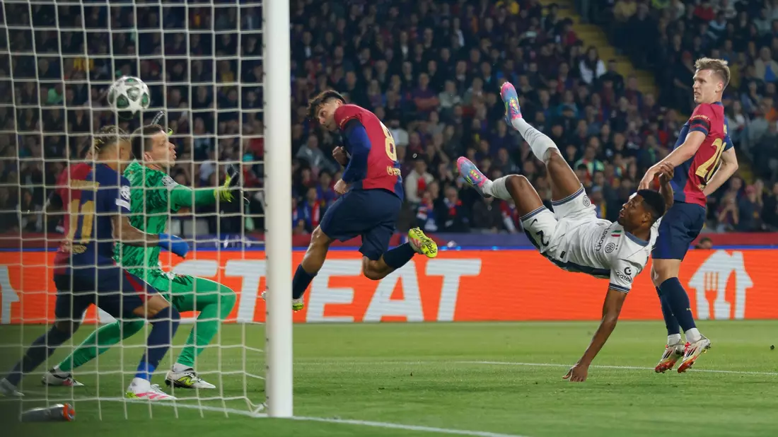 Barcelonas Trainer Hansi Flick lobte seinen Youngster. - Bild: Joan Monfort/AP/dpa
