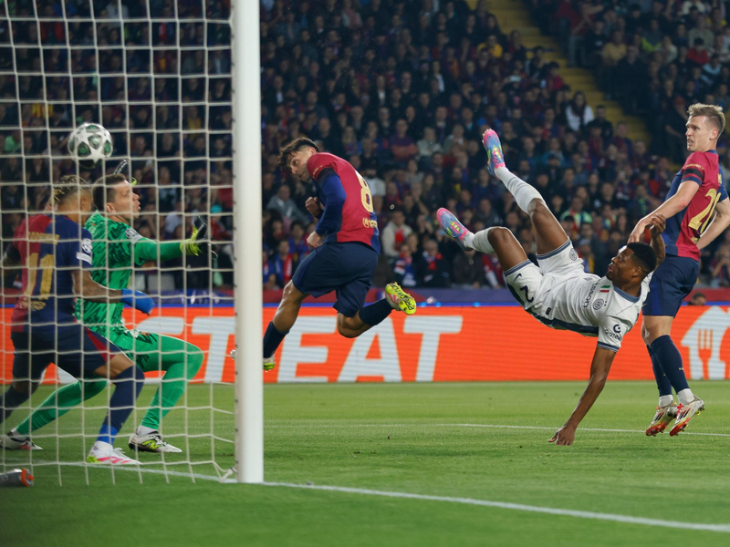 Barcelonas Trainer Hansi Flick. - Foto: Joan Monfort/AP/dpa