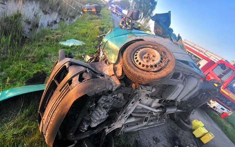 POL-STD: Fünf zum Teil lebensgefährlich verletzte Fahrzeuginsassen bei Unfall in Drochtersen - Foto: presseportal.de