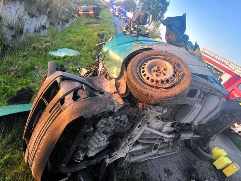 POL-STD: Fünf zum Teil lebensgefährlich verletzte Fahrzeuginsassen bei Unfall in Drochtersen - Foto: presseportal.de