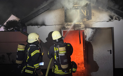 FW-LEV: Brand eines Anbaus Ratherkämp - Foto: presseportal.de