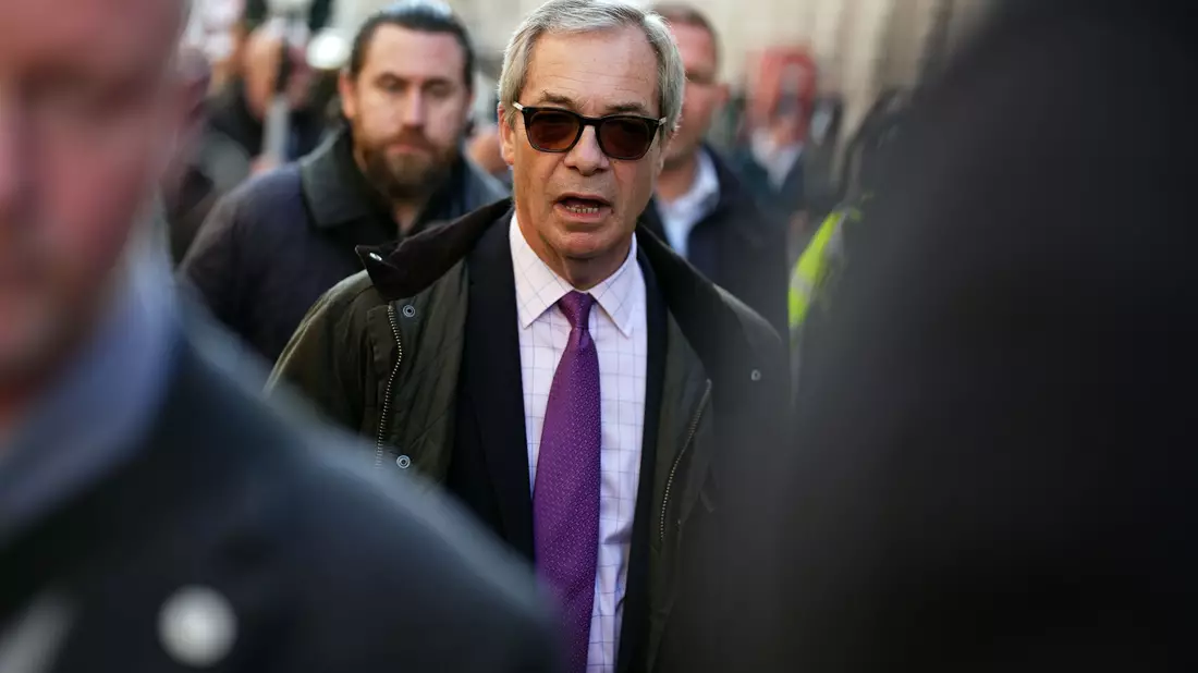 Nigel Farage trieb die Konservativen schon vor zehn Jahren mit seiner Forderung nach einem Brexit-Referendum vor sich her - und erreichte sein Ziel. (Archivbild) - Bild: Jordan Pettitt/PA Wire/dpa