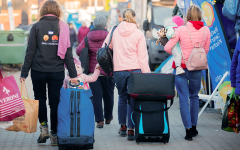 Nach dem russischen Angriff auf die Ukraine 2022 kamen etwa 1,2 Millionen Menschen aus der Ukraine nach Deutschland. (Archivbild) - Foto: Christoph Soeder/dpa