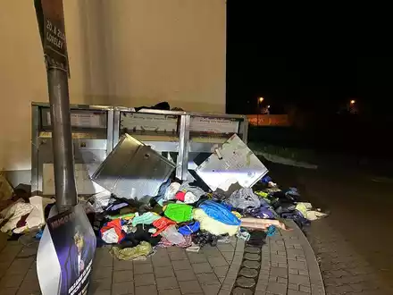 POL-PDWIL: Sachbeschädigung an Altkleider-Container - Foto: presseportal.de