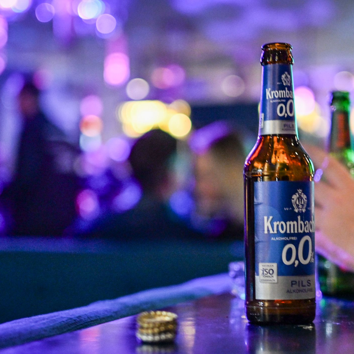 Alkoholfreies Bier liegt ohnehin im Trend, Partys ohne Alkohol passen dazu. (Symbolbild) - Foto: Jens Kalaene/dpa