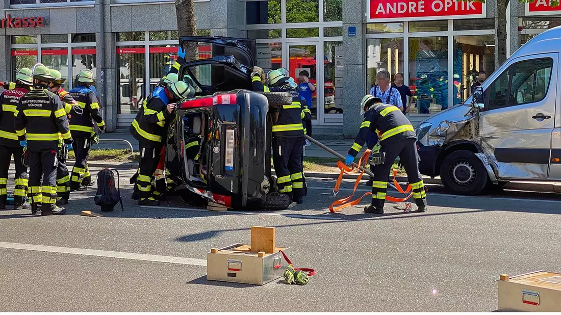 FW-M: Unfall mit mehreren Verletzten (Waldtrudering) - Bild: presseportal.de