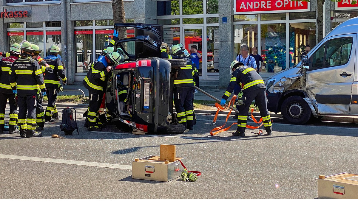 FW-M: Unfall mit mehreren Verletzten (Waldtrudering) - Foto: presseportal.de