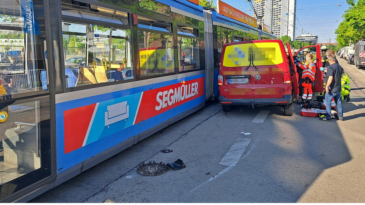 FW-M: Unfall im Kreuzungsbereich (Friedenheim) - Foto: presseportal.de