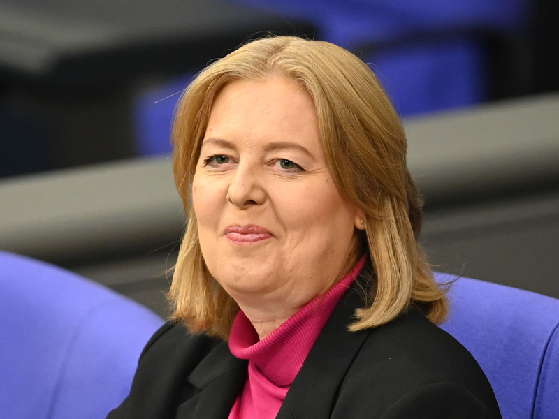 Bas hält sich bei Postenvergabe bedeckt. (Archivbild) - Foto: Anna Ross/dpa