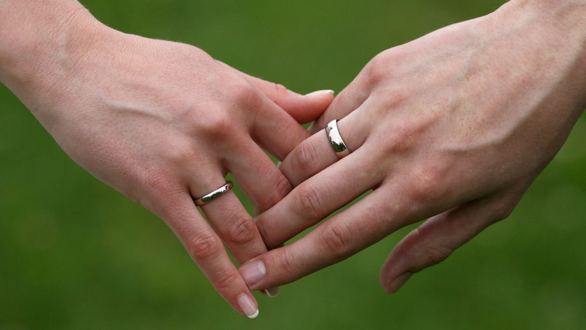 Doppelnamen - romantisch oder nervig? (Archivbild) - Foto: Patrick Pleul/dpa