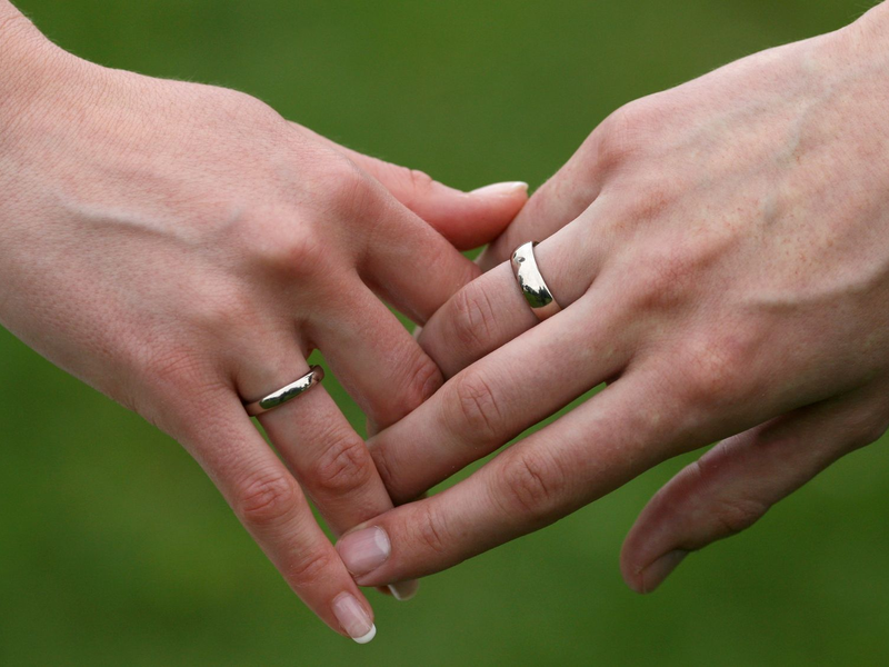 Doppelnamen - romantisch oder nervig? (Archivbild) - Foto: Patrick Pleul/dpa