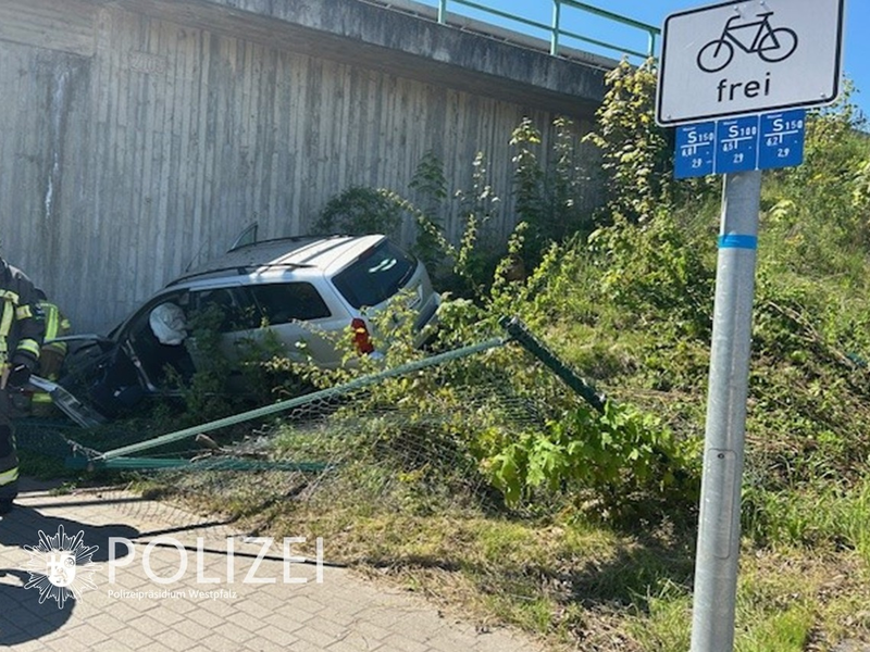 POL-PIZW: Schwerer Verkehrsunfall am Kinokreisel - Foto: presseportal.de