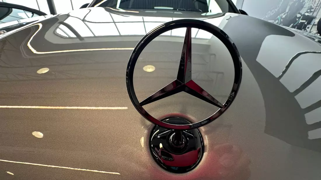 Autos von Mercedes-Benz kommen bei wohlhabenden US-Kunden gut an. (Archivbild) - Bild: David Zalubowski/AP/dpa