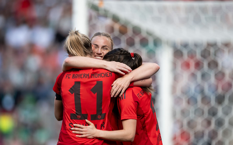 Nach dem Halbfinal-Sieg gegen den HSV hofften die Werder-Fans auch auf einen Final-Triumph gegen den FC Bayern. - Foto: Fabian Strauch/dpa
