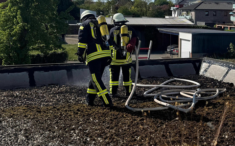 FW-ROW: Einsatz F3 - brennt Dachstuhl am 1. Mai - Foto: presseportal.de