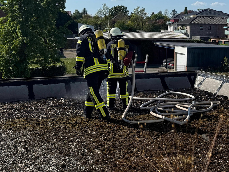 FW-ROW: Einsatz F3 - brennt Dachstuhl am 1. Mai - Foto: presseportal.de