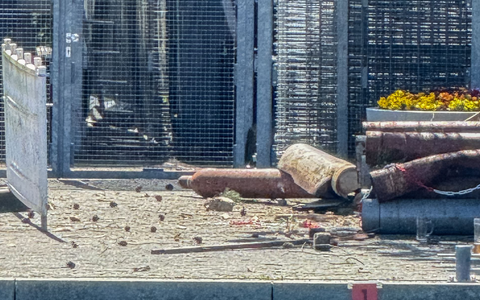 Teile der explodierten Gasflasche sollen laut einem Augenzeugen bis ins Wasser geflogen sein. - Foto: Privat/dpa