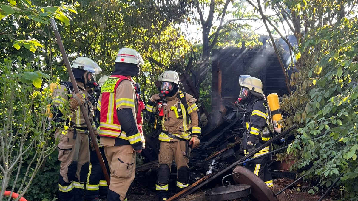 FW Bad Honnef: Zwei Gartenlaubenbrände zeitgleich im Bad Honnefer Stadtgebiet - Foto: presseportal.de