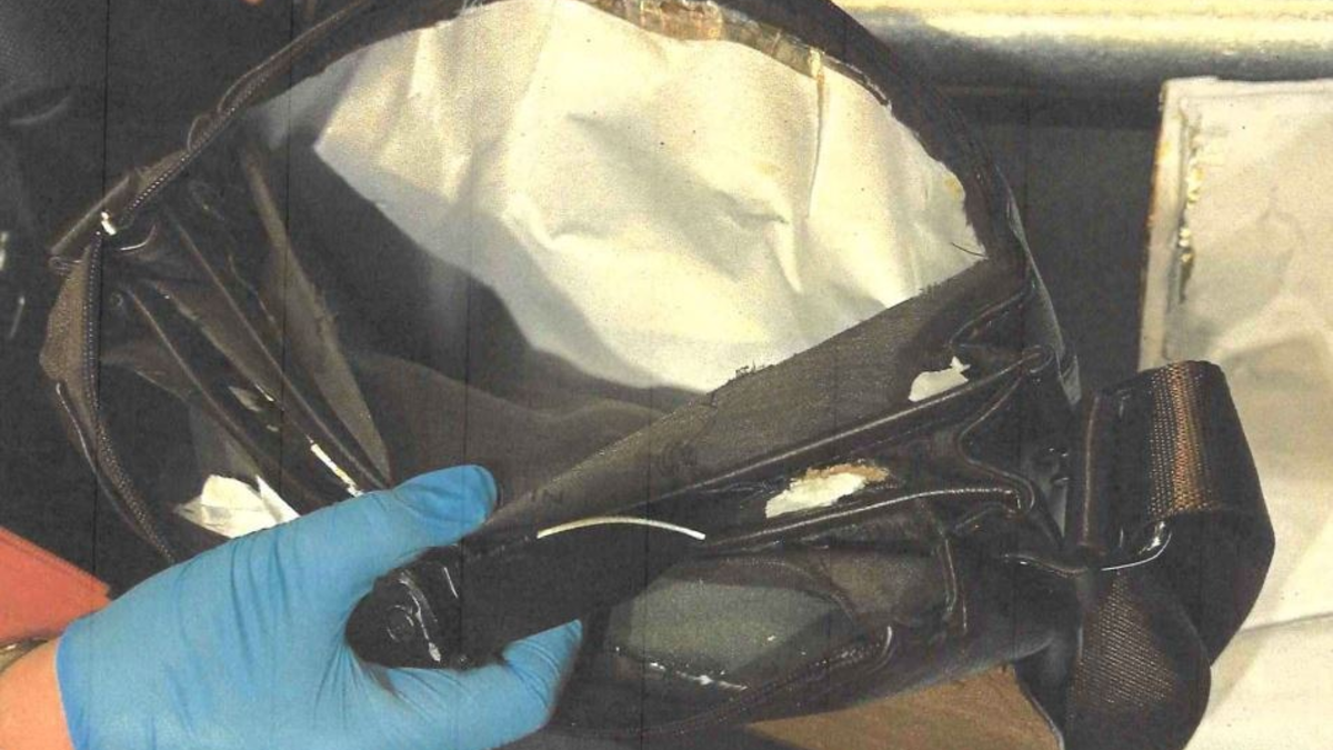 HZA-P: Zoll zieht am Flughafen BER fünf Kilogramm Heroin aus dem Verkehr / Schmuggler vorläufig festgenommen: Nun ermittelt die Zollfahndung - Foto: presseportal.de