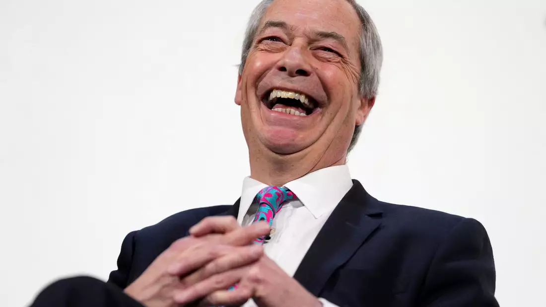 Der britische Brexit-Vorkämpfer Nigel Farage darf sich über eine gute Wahlnacht für seine Partei Reform UK freuen. (Archivfoto) - Bild: Kirsty Wigglesworth/AP/dpa