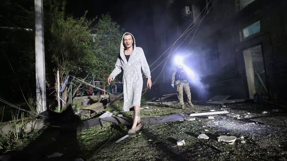 Die ukrainische Großstadt Saporischschja wurde Ziel eines russischen Drohnenangriffs.  - Bild: Kateryna Klochko/AP/dpa