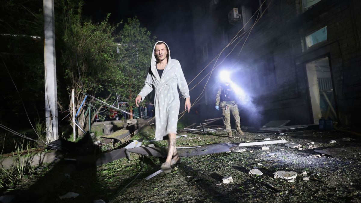 Die ukrainische Großstadt Saporischschja wurde Ziel eines russischen Drohnenangriffs.  - Foto: Kateryna Klochko/AP/dpa