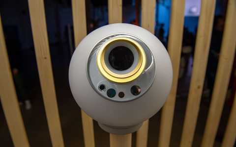 Um ein Profil bei World zu erstellen, muss man seine Augen scannen lassen. - Foto: Andrej Sokolow/dpa