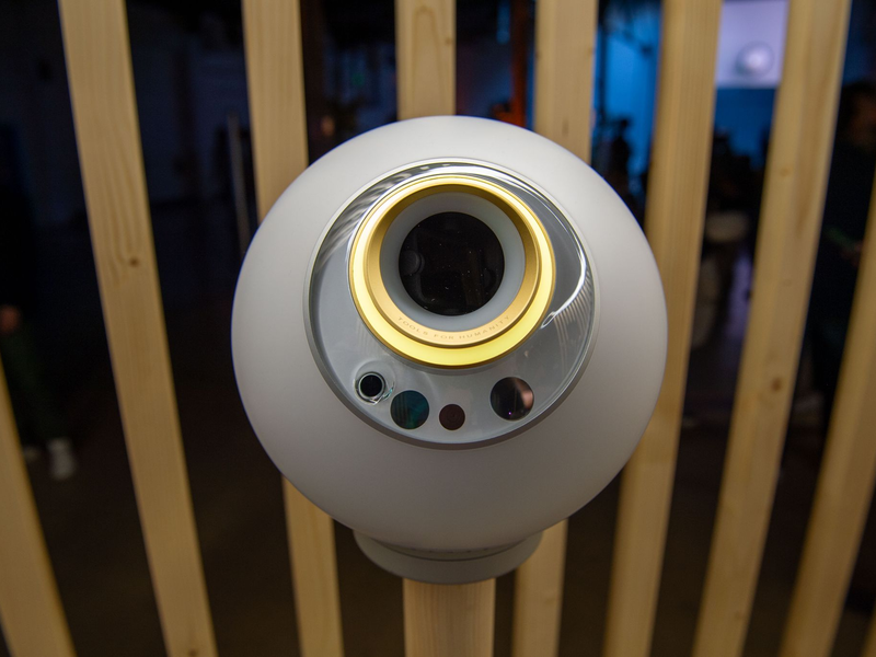 Um ein Profil bei World zu erstellen, muss man seine Augen scannen lassen. - Foto: Andrej Sokolow/dpa