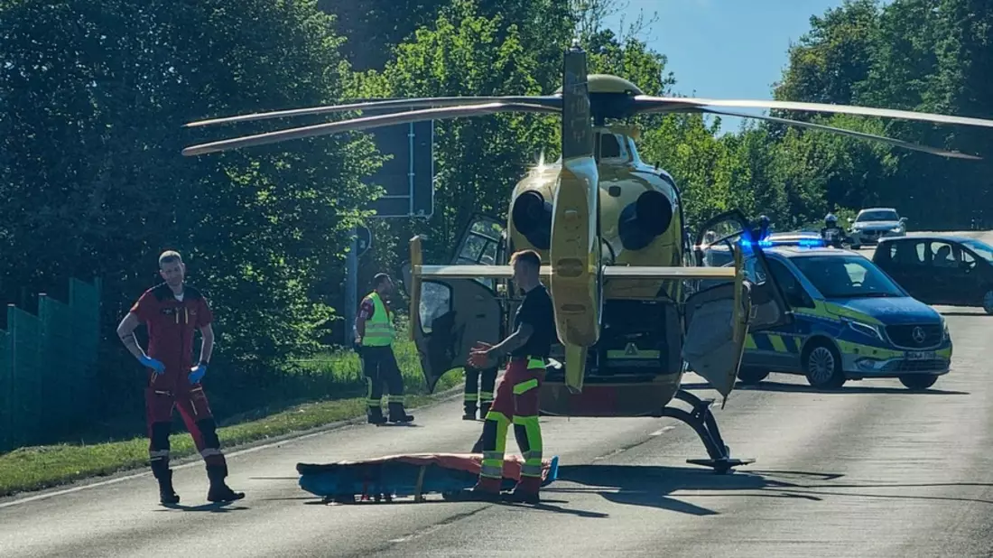 FW-EN: Datum: 01.05.2025/ Uhrzeit: 16:24 Uhr/ Dauer: ca. 80 Minuten/ Einsatzstelle: Dahlerbrücker Str. Ecke Loher Str./ Einheiten: LÖschzug Breckerfeld/ Polizei/ RTW/ NEF / RTH/ - Bild: presseportal.de