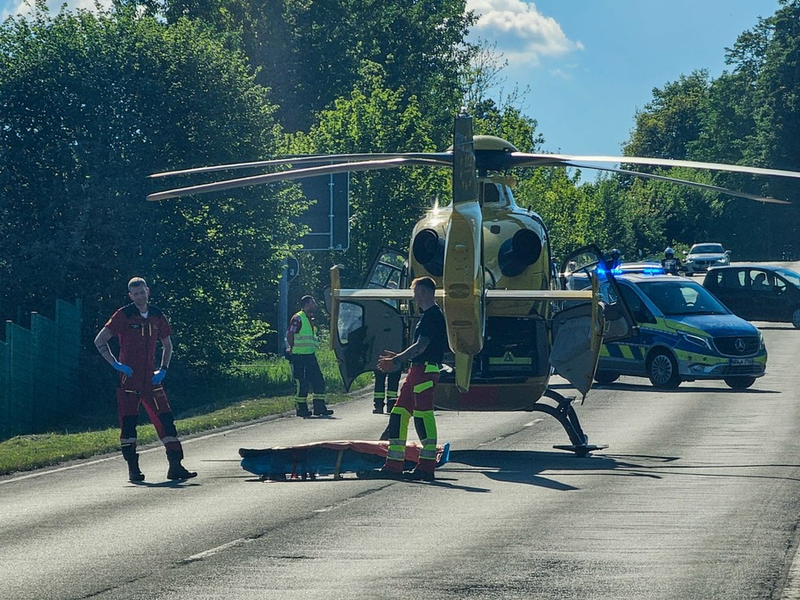 FW-EN: Datum: 01.05.2025/ Uhrzeit: 16:24 Uhr/ Dauer: ca. 80 Minuten/ Einsatzstelle: Dahlerbrücker Str. Ecke Loher Str./ Einheiten: LÖschzug Breckerfeld/ Polizei/ RTW/ NEF / RTH/ - Foto: presseportal.de