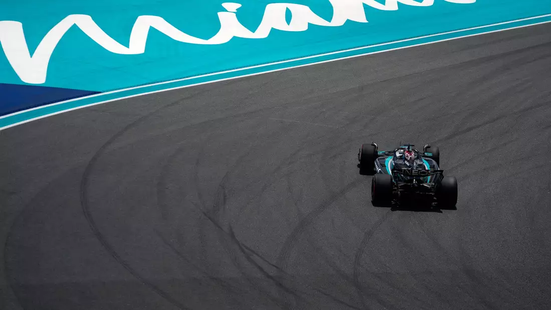 Beim Formel-1-Branchentreff in Miami geht es wie immer auch ums Geld. - Bild: Rebecca Blackwell/AP