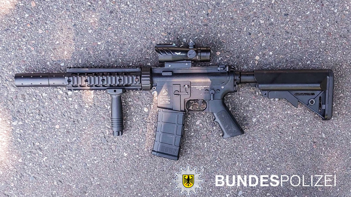 BPOLI-WEIL: Bundespolizei stellt Sturmgewehr sicher - Foto: presseportal.de