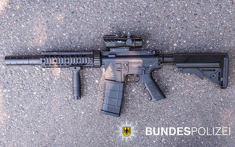 BPOLI-WEIL: Bundespolizei stellt Sturmgewehr sicher - Foto: presseportal.de