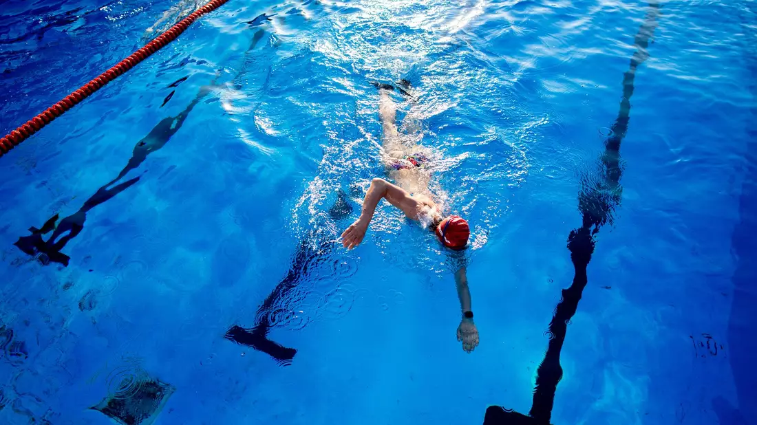 Die DLRG fordert mehr Schwimmbäder in Deutschland. (Symbolbild) - Bild: Hauke-Christian Dittrich/dpa