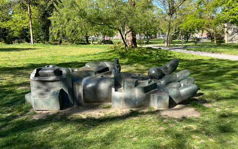 POL-DU: Dellviertel: Bronzeskulptur vom Lehmbruck Museum gestohlen - Kripo sucht Zeugen - Foto: presseportal.de