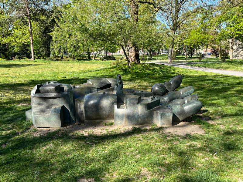 POL-DU: Dellviertel: Bronzeskulptur vom Lehmbruck Museum gestohlen - Kripo sucht Zeugen - Foto: presseportal.de