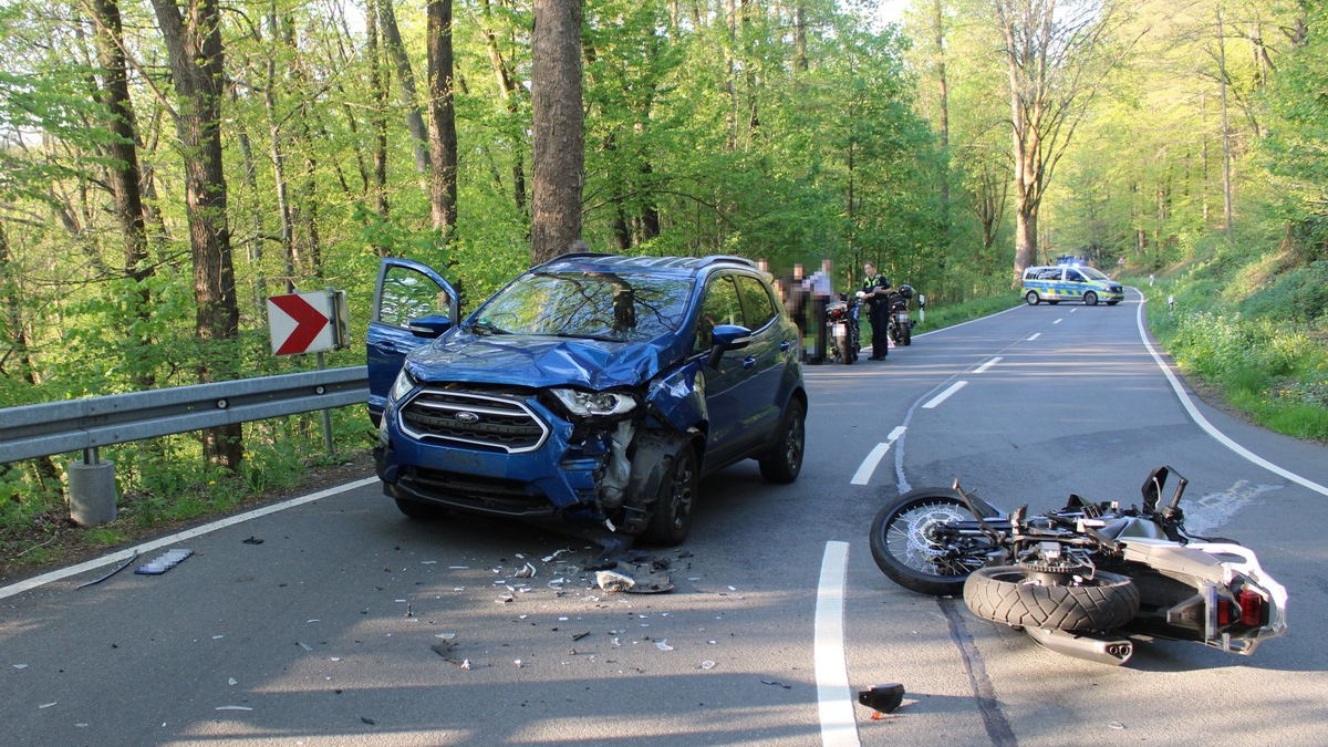 POL-RBK: Wermelskirchen - Motorradfahrer stößt mit Pkw zusammen und wird schwer verletzt - Foto: presseportal.de