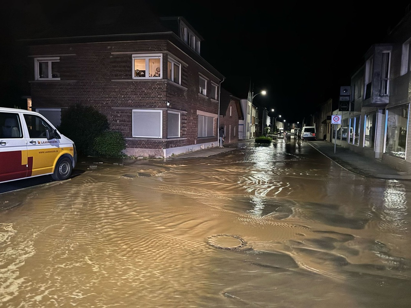 Feuerwehr Goch: Dachstuhlbrand, Verkehrsunfall und Gasaustritt: Hohes Einsatzaufkommen am Feiertag - Foto: presseportal.de
