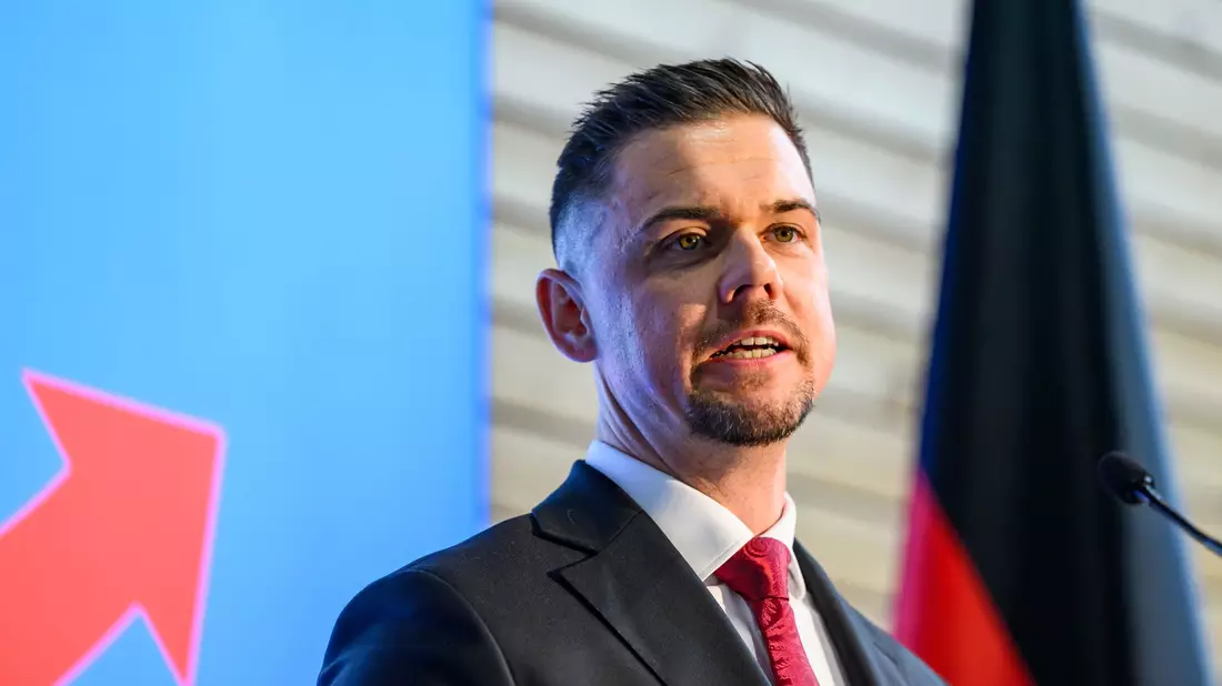 Hannes Gnauck war Vorsitzender der «Jungen Alternative», die der Verfassungsschutz bereits als rechtsextremistisch eingestuft hatte. Im Herbst soll eine neue Jugendorganisation gegründet werden, die dann enger mit der Partei verbunden ist. (Archivfoto) - Bild: Patrick Pleul/dpa