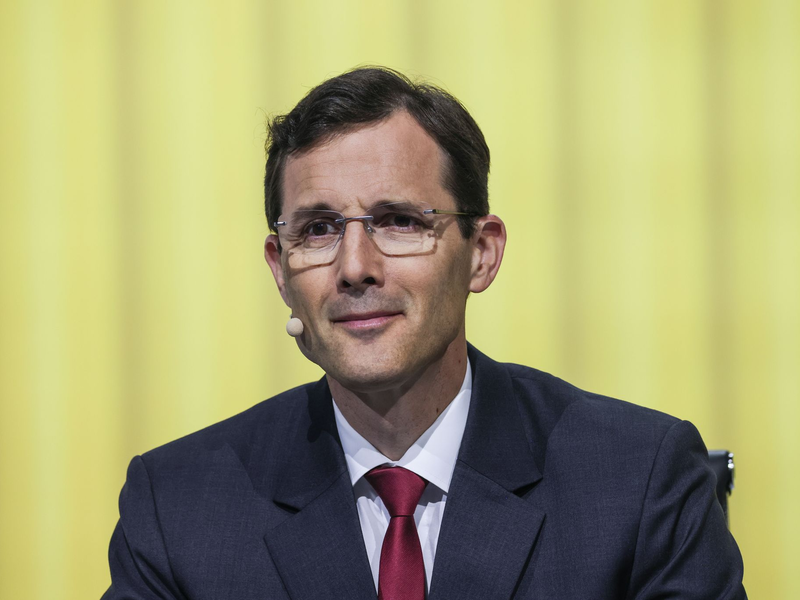 Post-Chef Tobias Meyer quittiert Vorwürfe eines Briefkonkurrenten mit Kopfschütteln. - Foto: Oliver Berg/dpa