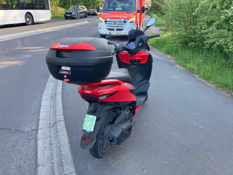 POL-AC: Nach Verkehrsunfallflucht: Polizei Aachen sucht mutmaßlichen Unfallverursacher in einem roten Fahrzeug - Foto: presseportal.de