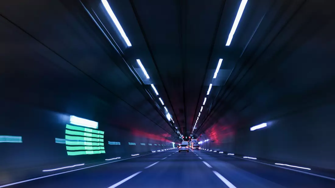 Google hatte in Google Maps geöffnete Autobahntunnel in Thüringen fälschlich als geschlossen angezeigt. - Bild: Jan Woitas/dpa